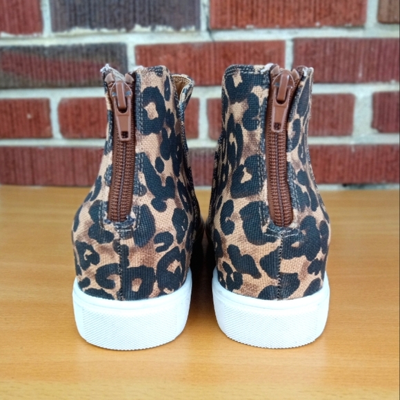 NWT Steve Madden 'Claud' Hidden Wedge Sneakers in Leopard Print Canvas - Picture 4 of 6